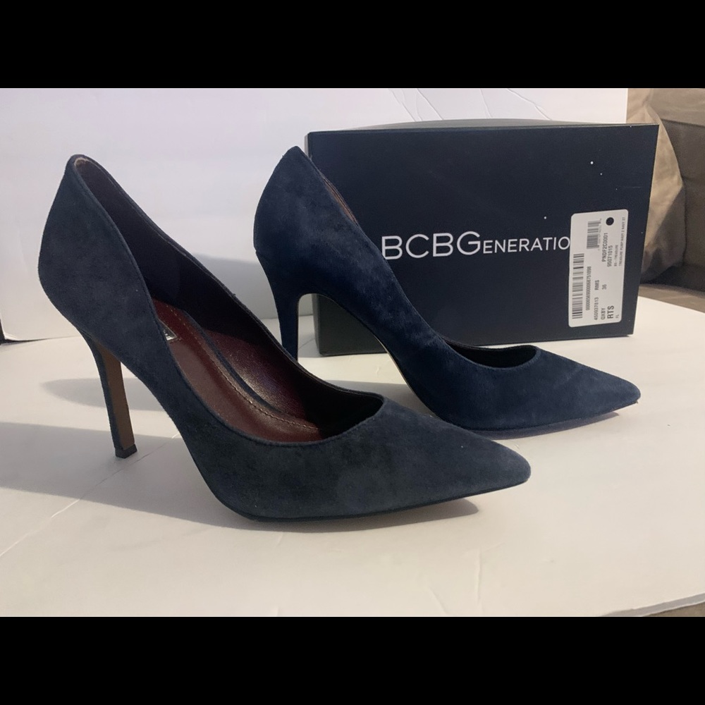 BCBG pointy toe navy suede